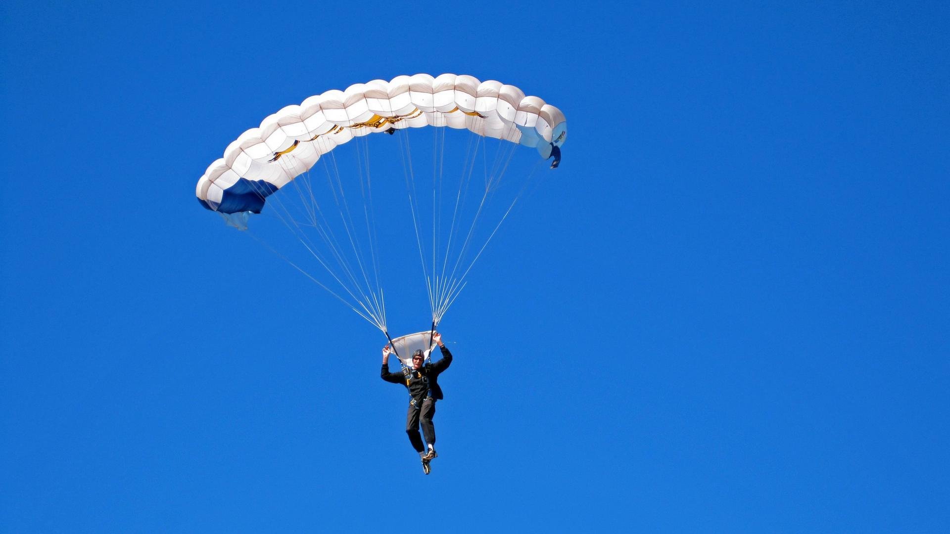 青少年漂流探险赛，团队合作的极限挑战，漂流少年访谈